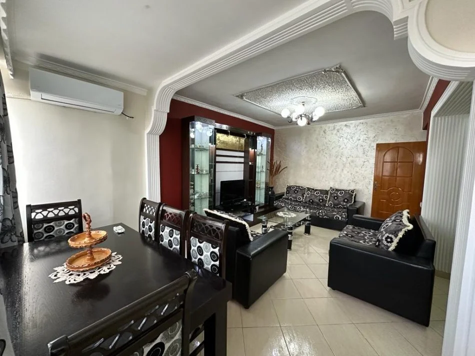 Tirane, jepet me qera apartament 1+1 Kati 5, 67 m² 450 € (Xhamlliku)