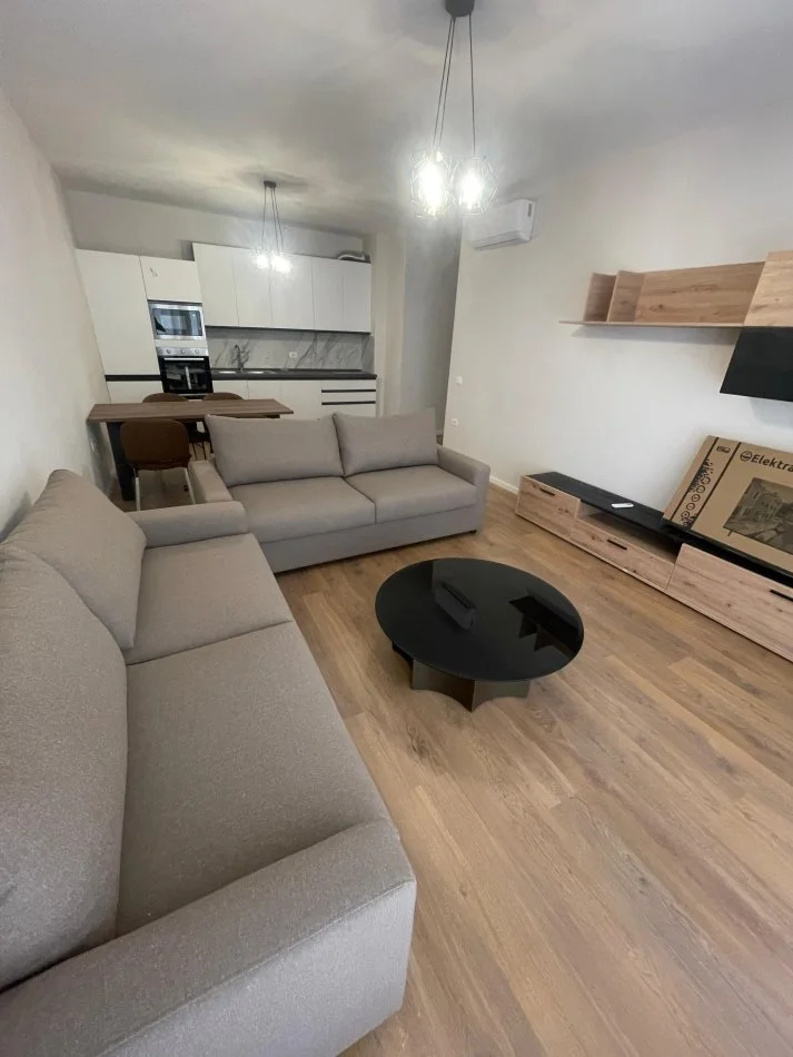 Tirane, jepet me qera apartament 1+1 Kati 8, 100 m² 650 € (Don Bosko)