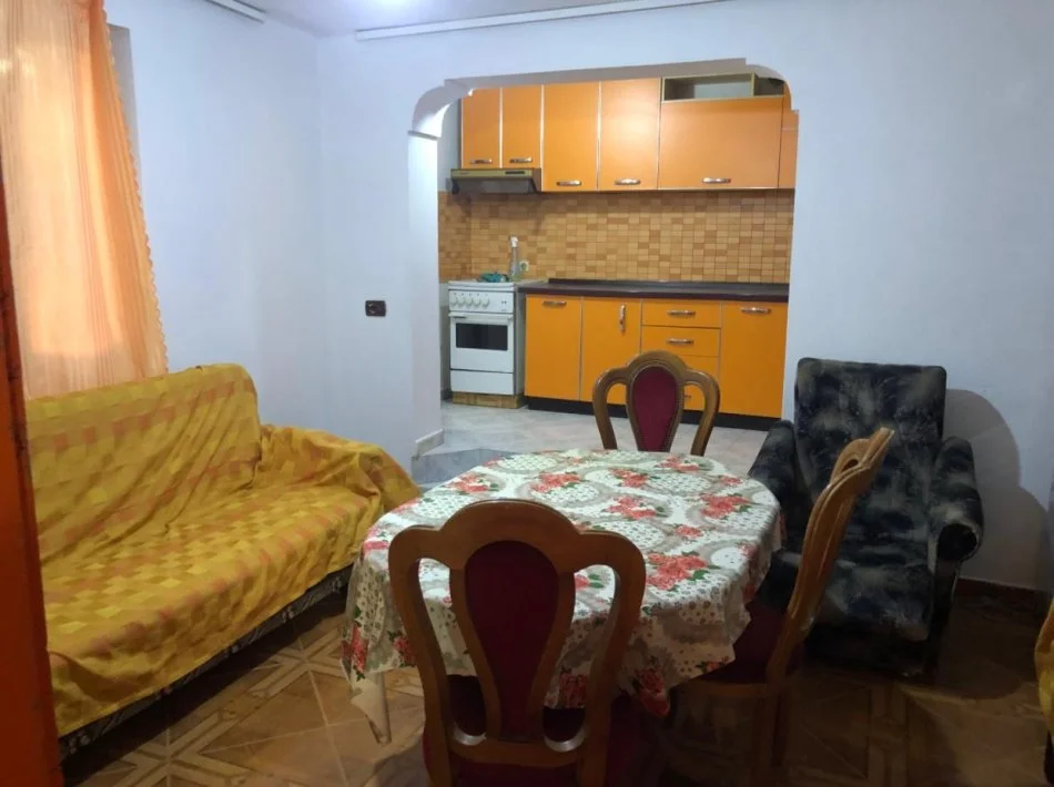 Tirane, jepet me qera apartament 2+1 Kati 2, 100 m² 350 € (Rruga e Dibrës)