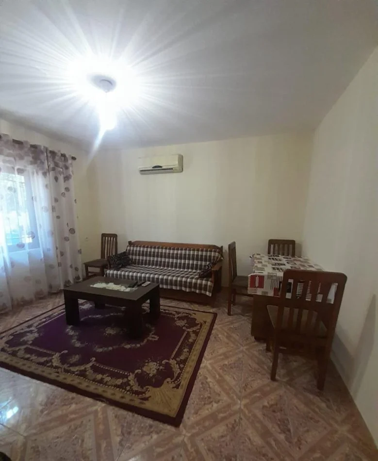 Tirane, jepet me qera apartament 1+1 Kati 1, 70 m² 400 € (Don Bosko)