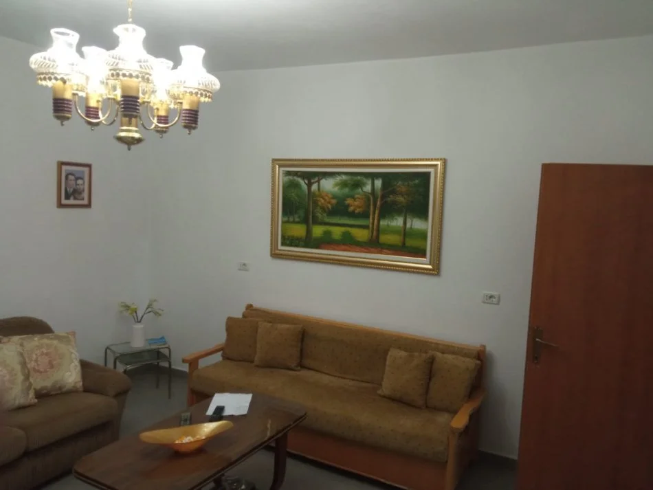 Tirane, jepet me qera apartament 1 Katshe Kati 1, 120 m² 1.300 € (Laprake)