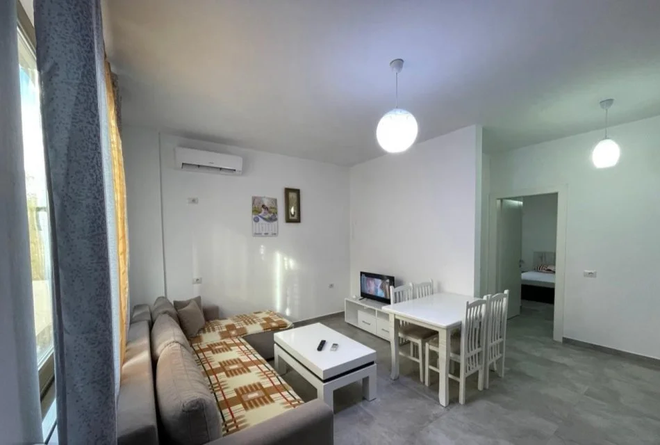 Tirane, jepet me qera apartament 1+1 Kati 1, 50 m² 350 € (Tiranë)