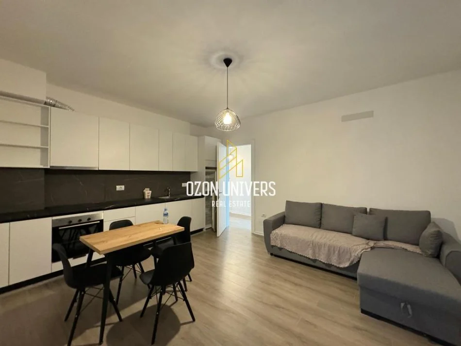 Tirane, jepet me qera apartament 1+1+Ballkon Kati 4, 70 m² 500 € (UET, Porcelan)