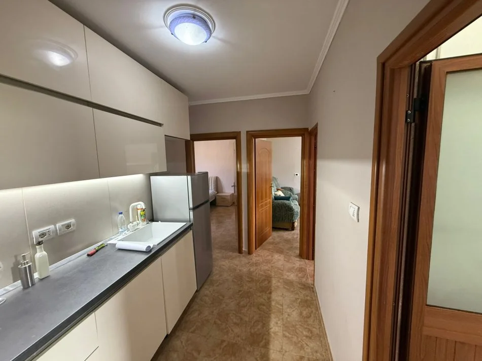 Tirane, jepet me qera apartament 2+1 Kati 4, 60 m² 400 € 