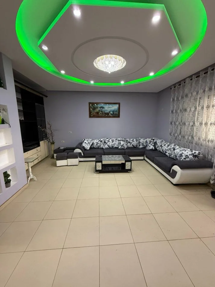 Tirane, jepet me qera apartament 2 Katshe Kati 1, 240 m² 1.500 € (Sauk)