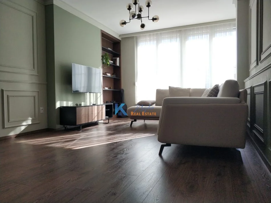 Tirane, jap me qera apartament 2+1+Ballkon Kati 5, 110 m² 1.100 € (Rruga e Kavajës/Myslym Shyri (Ismail Alla))