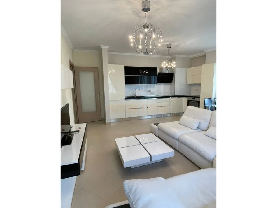 Tirane, jepet me qera apartament 2+1 , 98 m² 700 € (JORDAN MISJA)