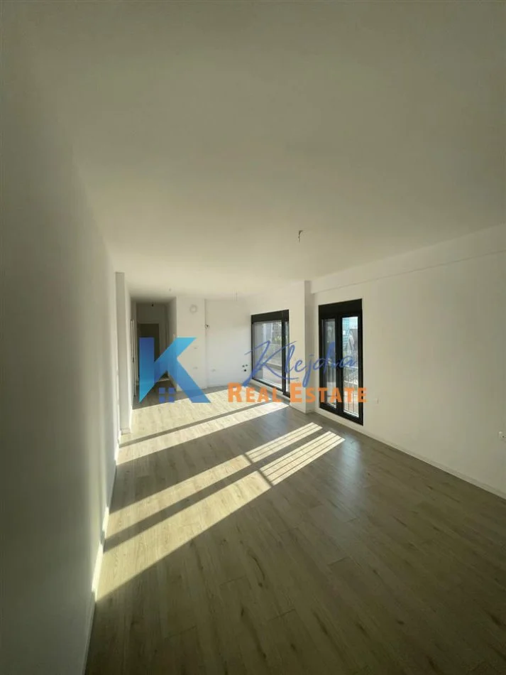 Tirane, jap me qera zyre Kati 7, 109 m² 900 € (Zyre per qira te Rruga e Elbasanit)