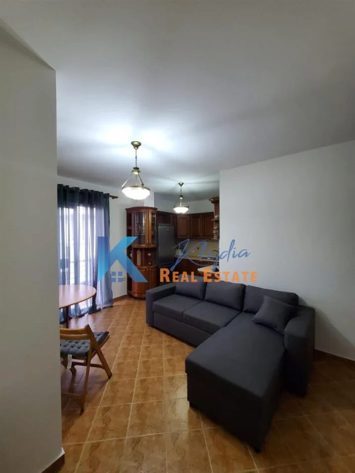 Tirane, jap me qera apartament 2+1+Ballkon Kati 3, 60 m² 550 € (2+1 per qira te Mine Peza, afer Prokurorise)