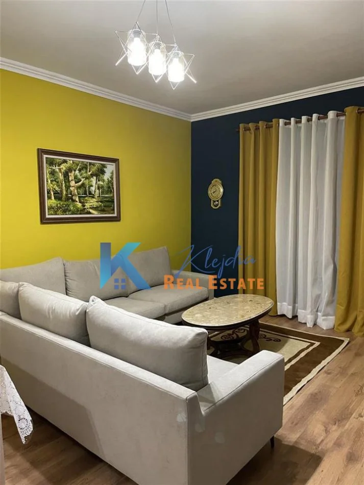 Tirane, jap me qera apartament 2+1+Ballkon Kati 1, 100 m² (Rruga Ferit Xhajko, ish Restorant Durresi)