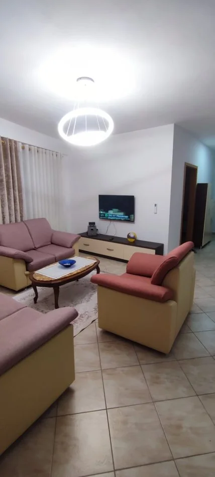 Tirane, jap me qera apartament 1+1+Ballkon Kati 1, 60 m² (21 Dhjetori – Kompleksi Kontakt)