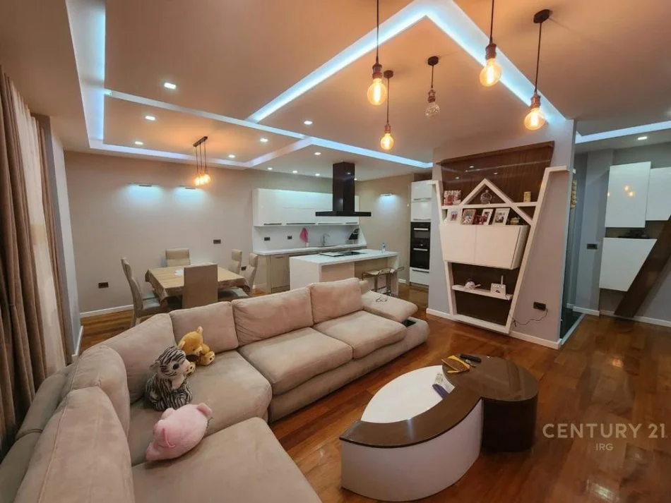 Tirane, jepet me qera apartament 2+1 Kati 12, 135 m² 1.000 € (ISH HIPOTEKA, TIRANE)