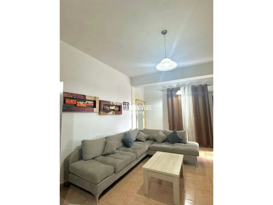Tirane, jepet me qera apartament 1+1 Kati 1, 65 m² 390 € (Rruga 5 Maji)