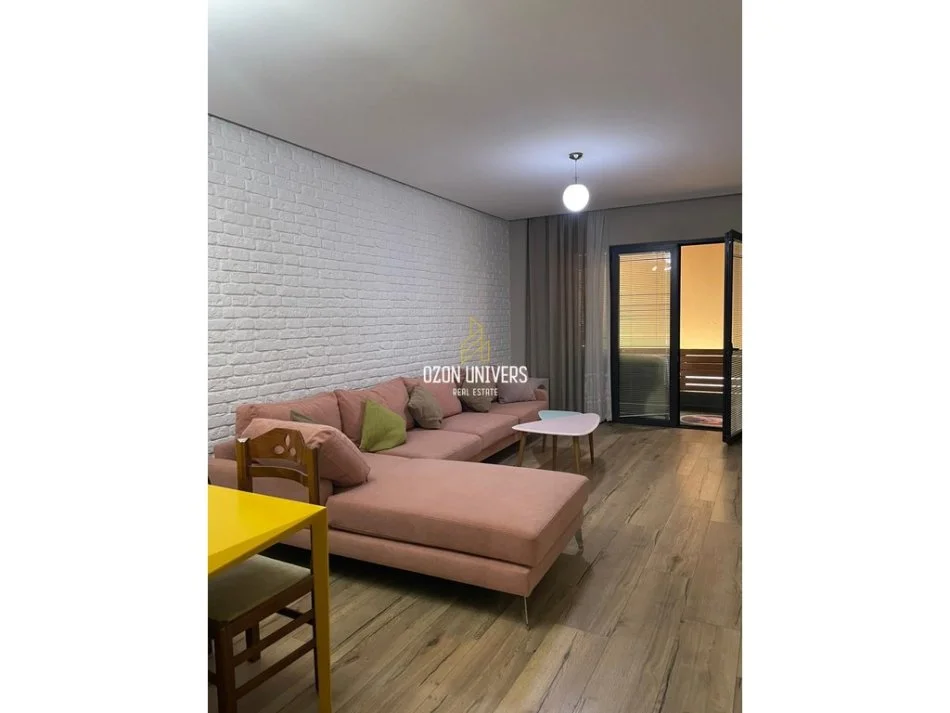 Tirane, jepet me qera apartament 2+1 Kati 5, 120 m² 550 €