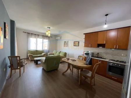 Tirane, jepet me qera apartament 2+1 Kati 5, 97 m² 630 € 