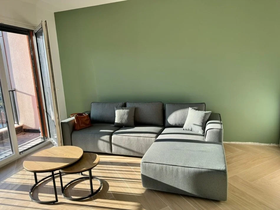 Tirane, jepet me qera apartament 1+1+Ballkon Kati 7, 70 m² 650 € (Trio Tower Residence, Don Bosko)