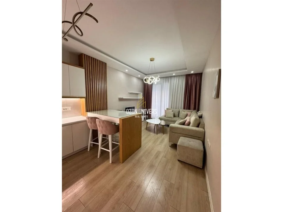 Tirane, jepet me qera apartament 2+1 Kati 5, 99 m² 700 € (casa italia)