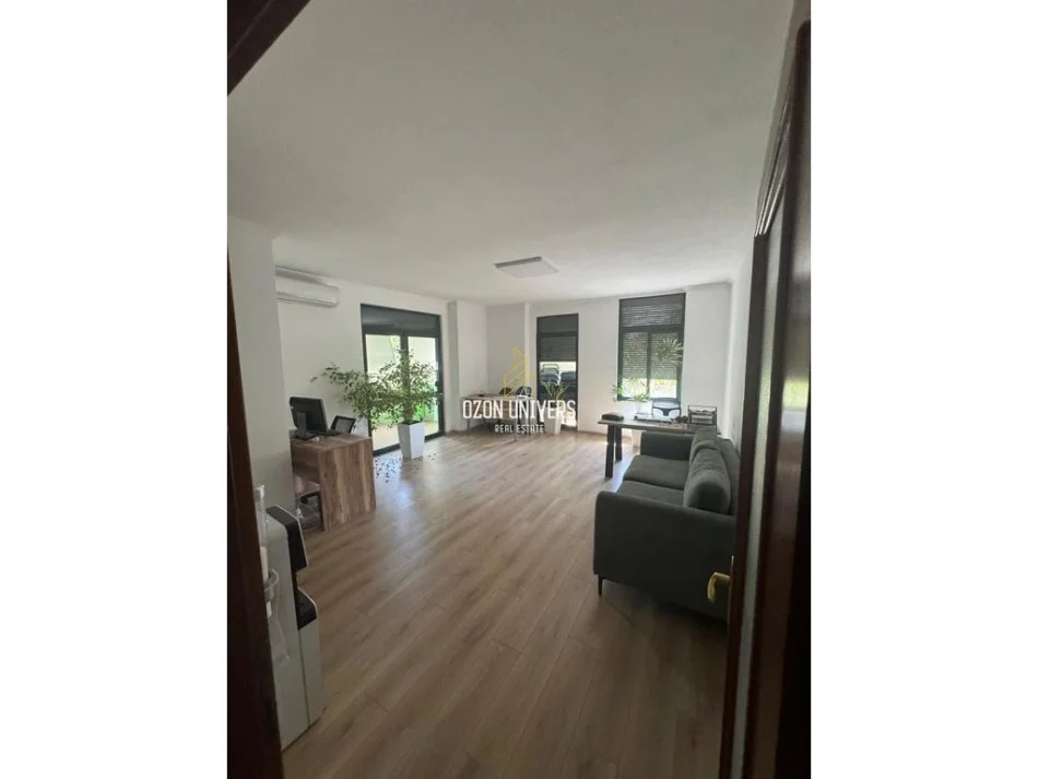 Tirane, jepet me qera apartament 2+1 Për biznes, Kati 4, 105 m² 700 € (Ish Ekspozita)