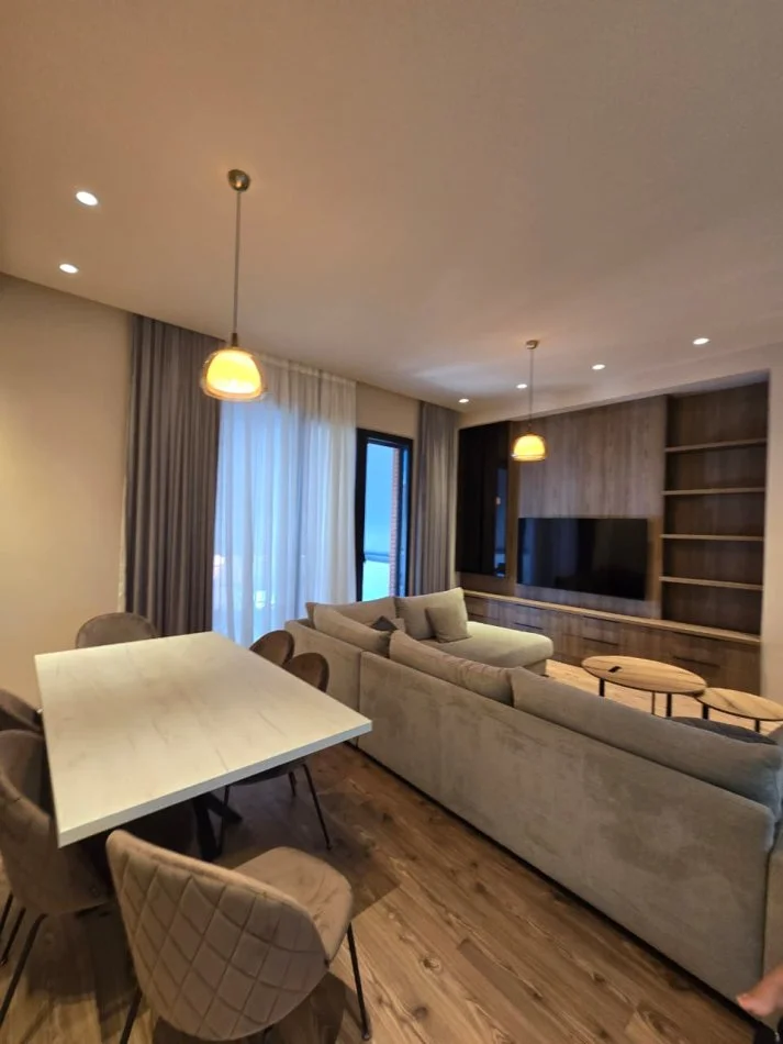 Tirane, jepet me qera apartament 2+1+Ballkon , 128 m² 1.200 € 