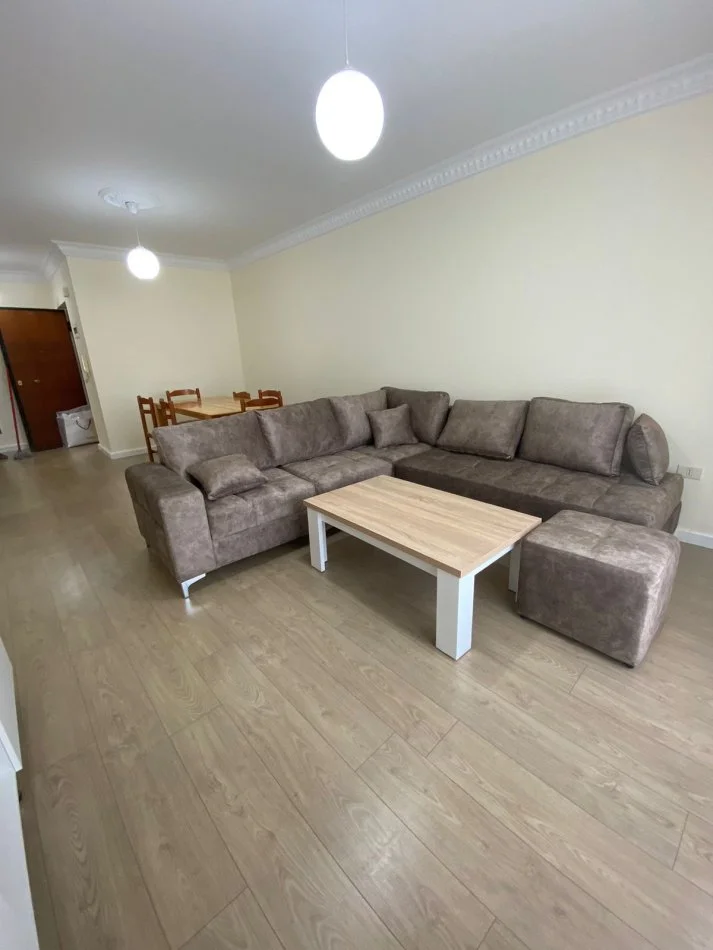 Tirane, jap me qera apartament 2+1+Ballkon Kati 7, 99 m² 550 € (Rruga Dritan Hoxha, prane Hotel Relax)