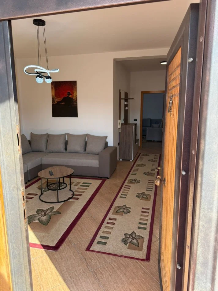 Tirane, jepet me qera apartament 2+1 , 120 m² 500 € 