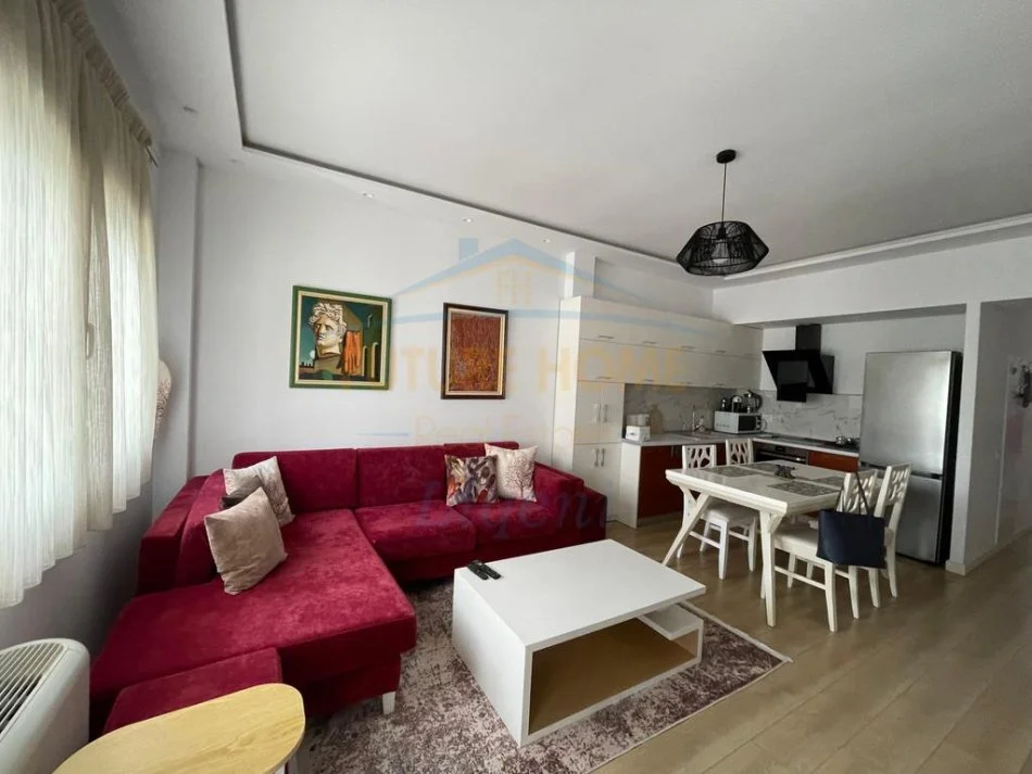 Tirane, jepet me qera apartament 2+1+Aneks+Ballkon Kati 3, 100 m² 750 € (liqeni i thate)