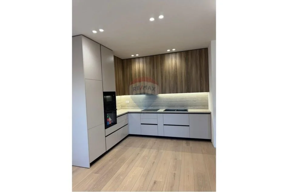 Tirane, jepet me qera apartament 2+1+Ballkon , 76 m² 650 € (Tirana Golden Park)