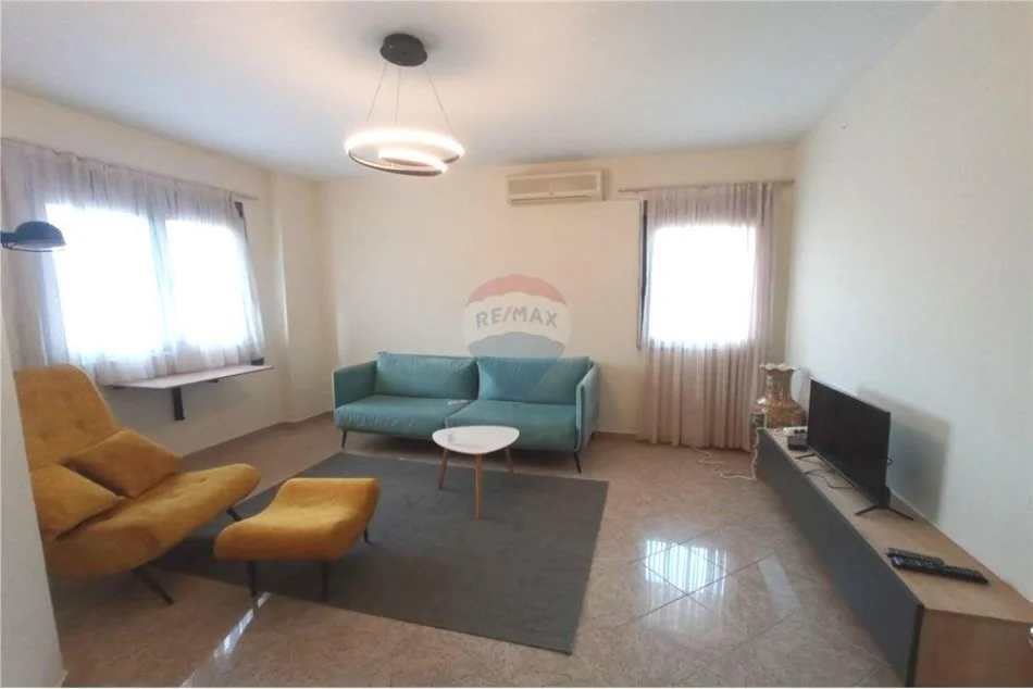 Tirane, jepet me qera apartament 2+1 , 85 m² 750 € 