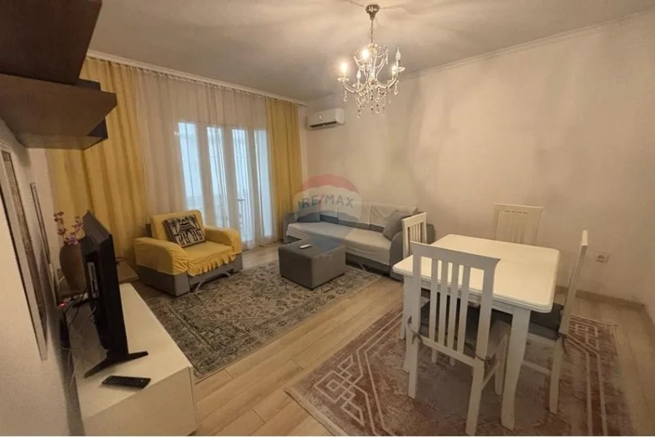 Tirane, jepet me qera apartament 3+1+Aneks+Ballkon Kati 3, 100 m² 830 € 