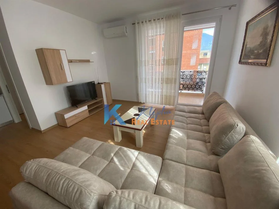 Tirane, jap me qera apartament 2+1+Ballkon Kati 3, 100 m² 650 € (Rruga e Dibres, mbi QSUT)