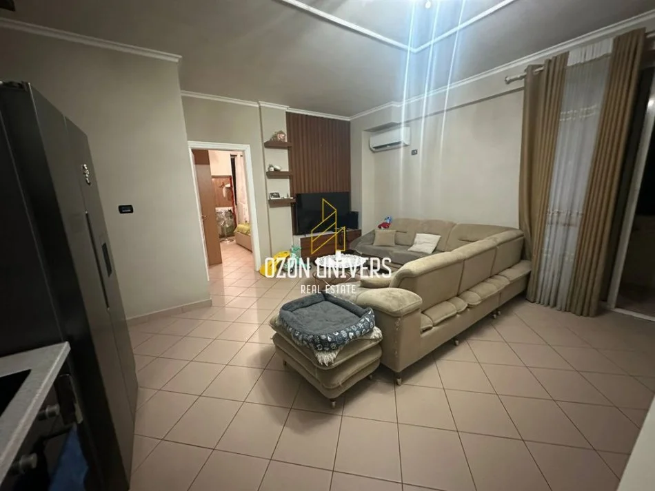Shqiperi, jepet me qera apartament 2+1 Kati 2, 82 m² 700 € (kodra e diellit)