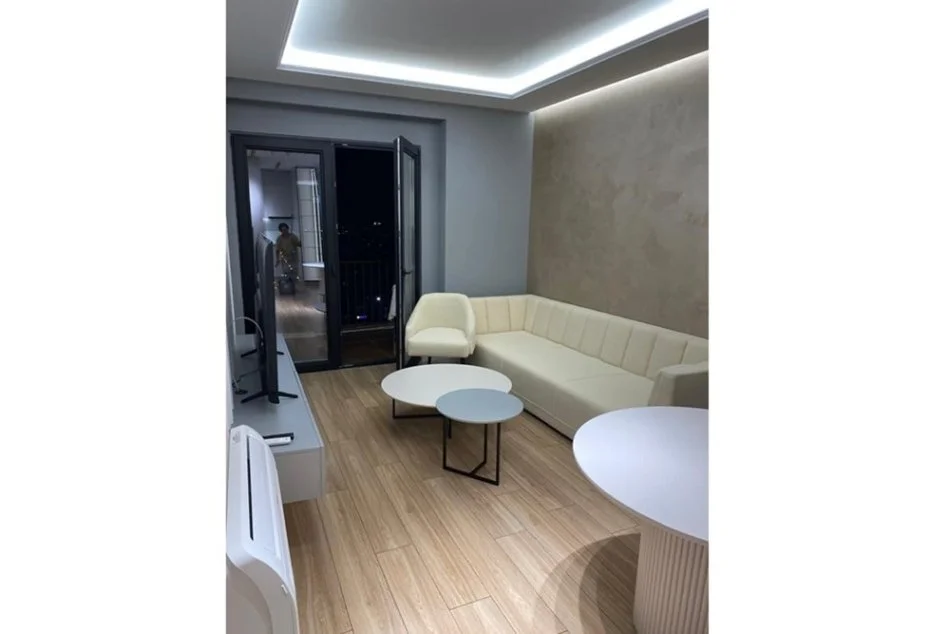 Tirane, jepet me qera 1+1 , 70 m² 850 € 