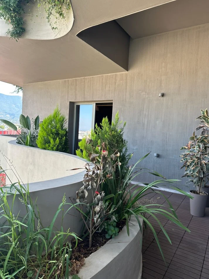 Tirane, jepet me qera apartament 1+1 , 110 m² 