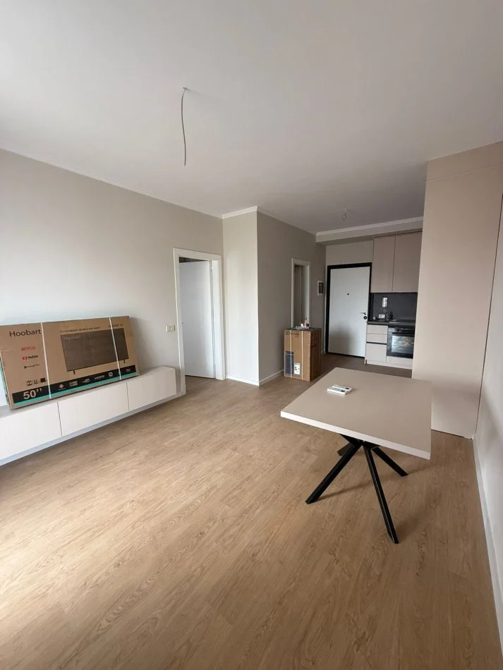 Tirane, jepet me qera apartament 1+1 , 70 m² 700 € 