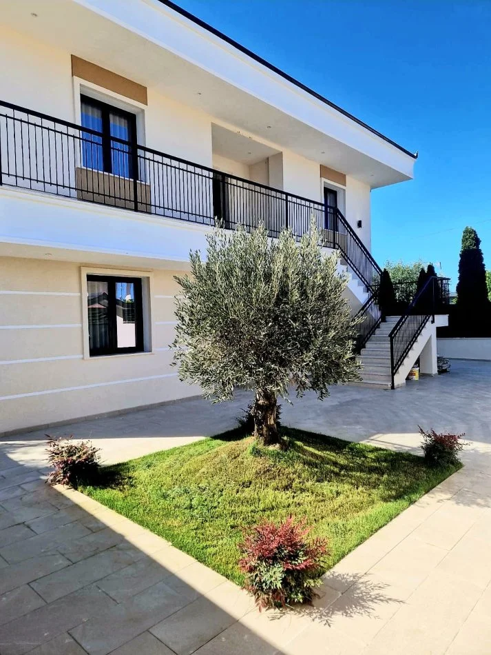 Spille, shitet Vile 4+1+Aneks+Ballkon Kati 2, 500 m²  (Spille)Kavaje