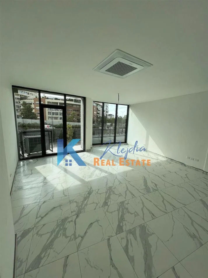 Tirane, jap me qera zyre Kati 1, 63 m² 1000 € (Liqeni Artificial/Lake View Residence)