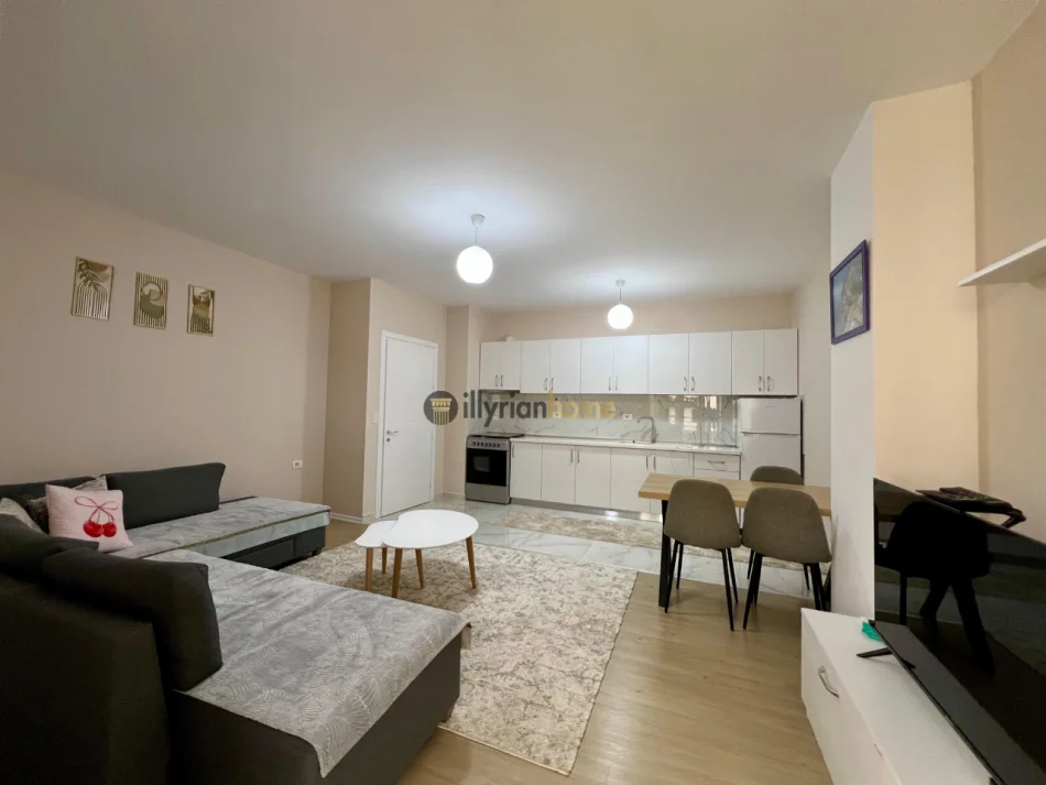 Pogradec, shitet apartament 2+1+Ballkon Kati 8, 135.000 €