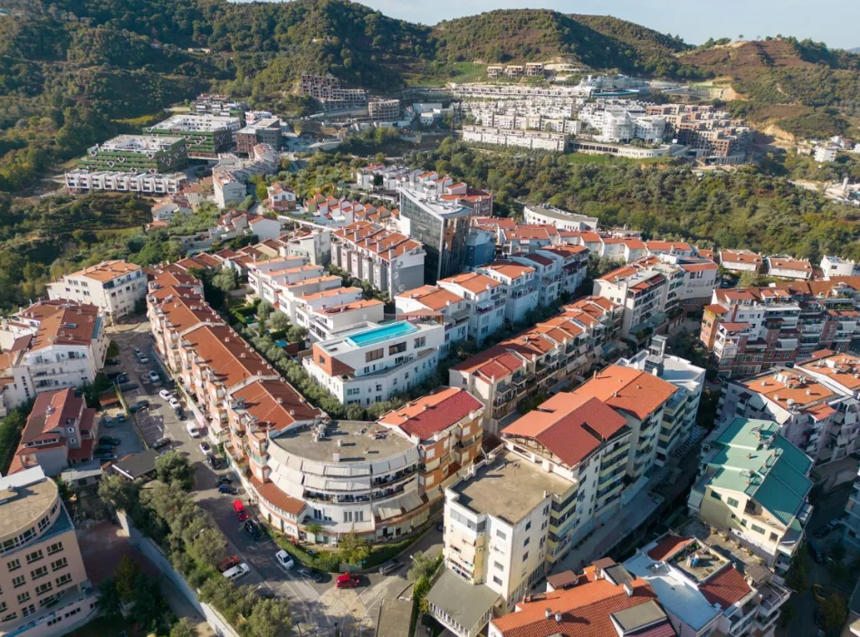 Tirane, jepet me qera apartament duplex 2+1 , 111 m² 600 € 