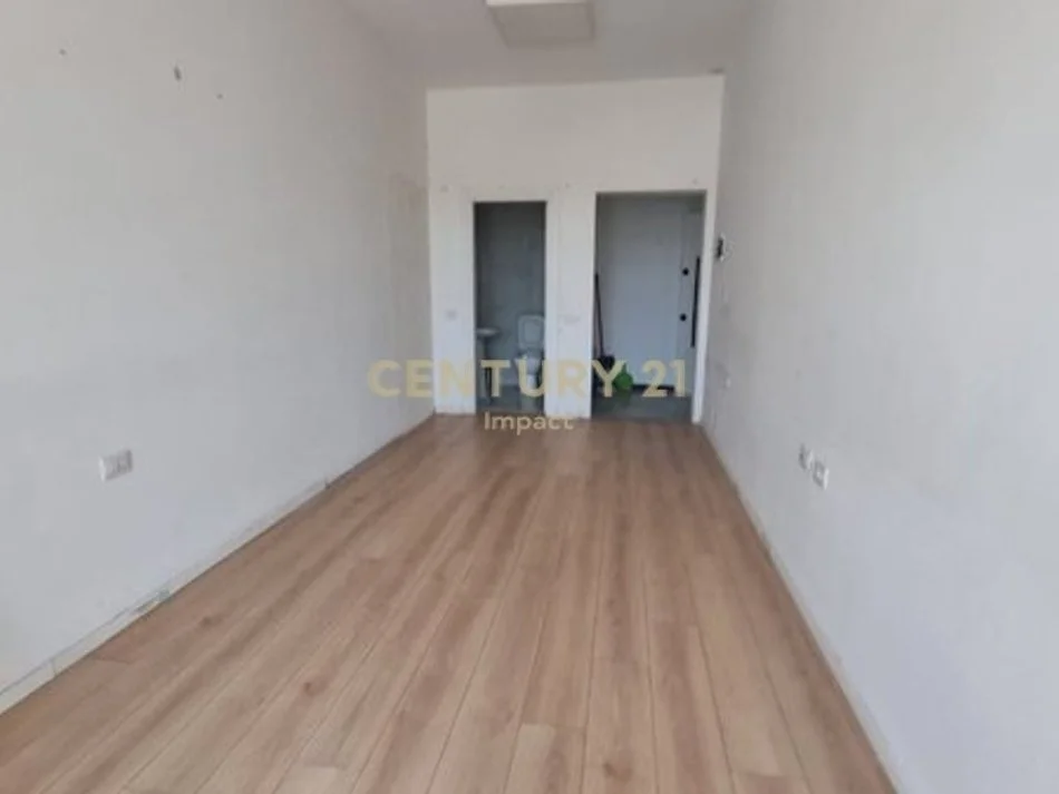 Tirane, jepet me qera garsonier 1+1 Kati 1, 19 m² 300 € 