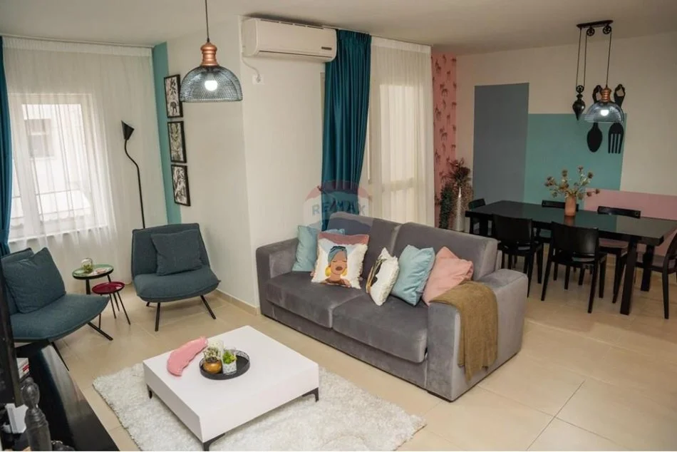 Tirane, jepet me qera apartament 1+1+Aneks+Ballkon , 81 m² 800 € (Rruga Tefta Tashko Koco)