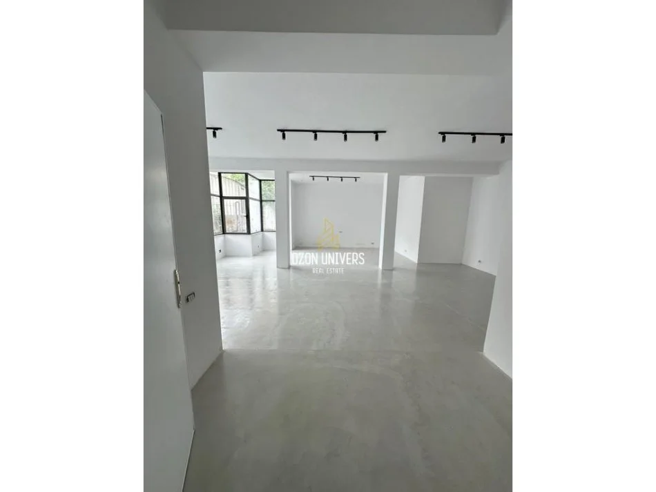 Tirane, jepet me qera ambjent biznesi Kati 0, 100 m² 900 € (Rruga e Kavajës Tirana, Albania)