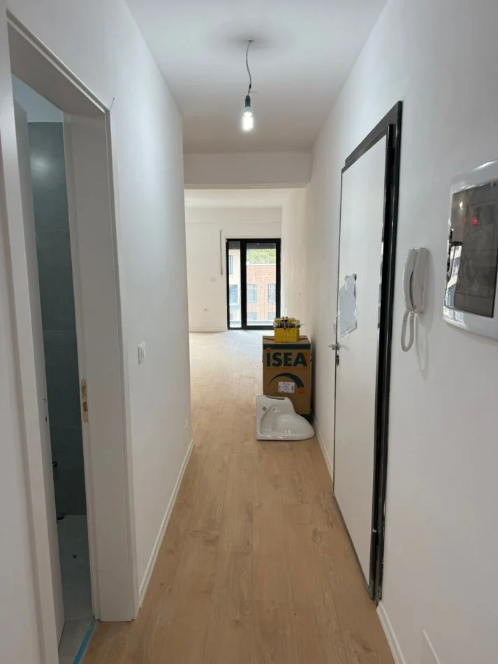 Tirane, jepet me qera apartament 1+1+Ballkon Kati 3, 81 m² 130.000 € (Kodra e diellit)