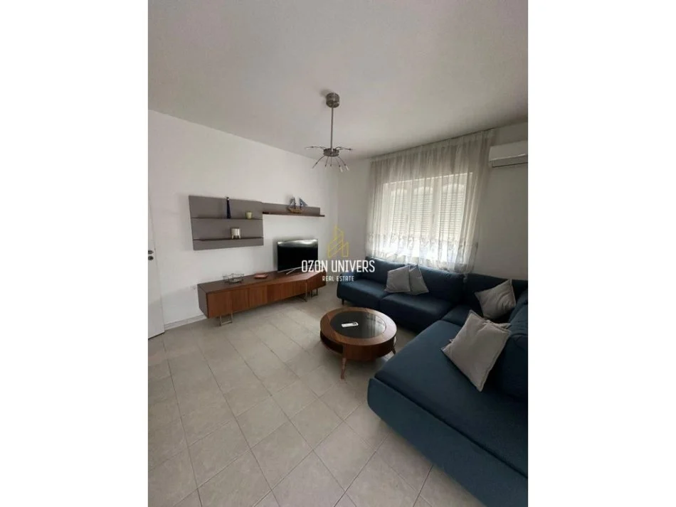 Tirane, jepet me qera apartament 2+1+Ballkon Kati 6, 107 m² 700 € (Rruga Qemal Stafa, Pazari i Ri Tirana, Albania)