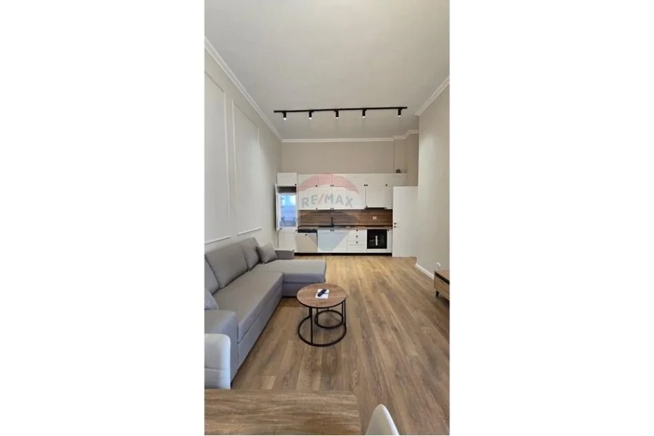 Tirane, jepet me qera apartament 1+1+Ballkon Kati 1, 70 m² 650 € (Liqeni i Thate)