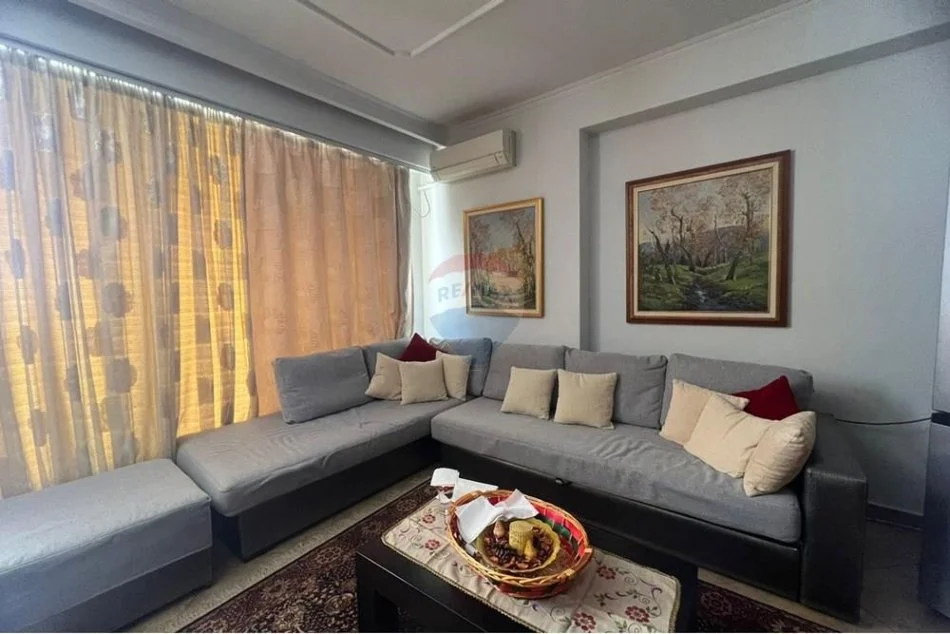 Tirane, jepet me qera apartament 2+1+Ballkon Kati 5, 90 m² 700 € (Kompleksi Delijorgji)