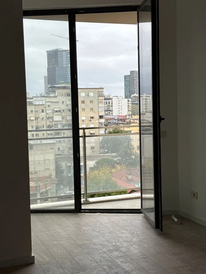 Tirane, jepet me qera zyre Kati 3, 75 m² 550 € (Mine Peza)