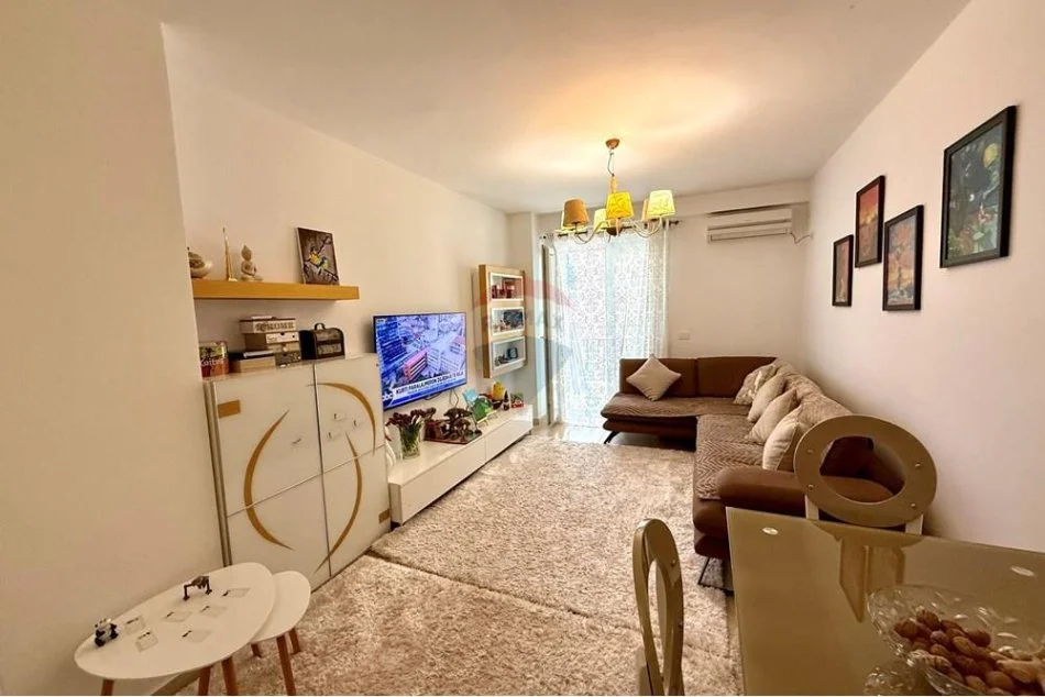 Tirane, shes apartament 2+1+Aneks+Ballkon Kati 4, 95 m² 212.000 € (kompleksi Ana)