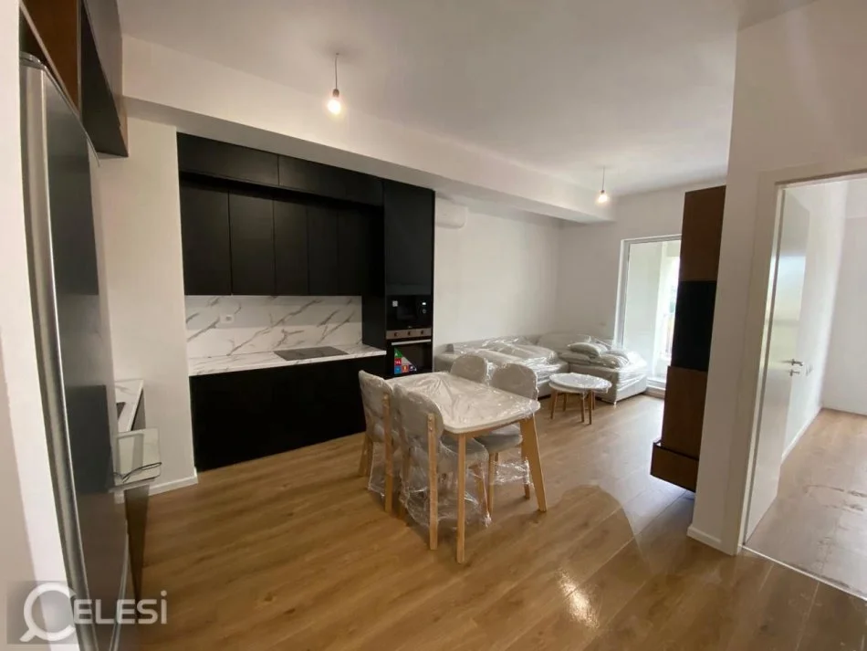 Tirane, jepet me qera apartament 1+1+Ballkon Kati 7, 68 m² 450 € (ALI DEMI)