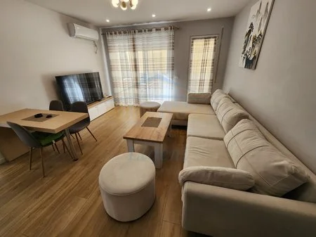 Tirane, jepet me qera apartament 2+1 Kati 4, 93 m²
