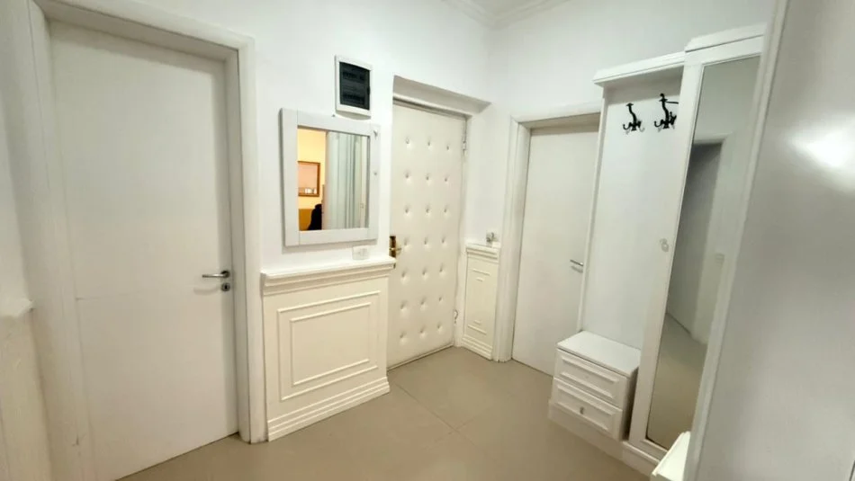 Tirane, jepet me qera apartament 1+1+Ballkon Kati 4, 80 m² 500 € (Rruga e Kavajes)